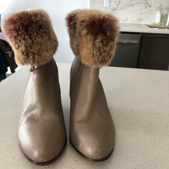 Fluffy brown boat. - Picture 1 of 3